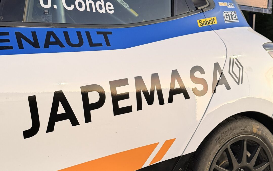 J.J. Pérez da visibilidad a la Fundación Síndrome de Dravet tras vencer en el Clio Trophy Spain en el Rally Rías Baixas